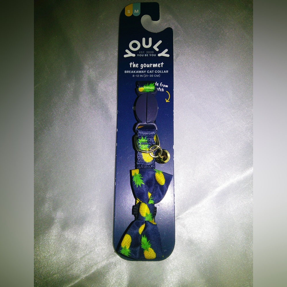 Youly the gourmet Pineapple Bowtie Cat Collar (M/L)